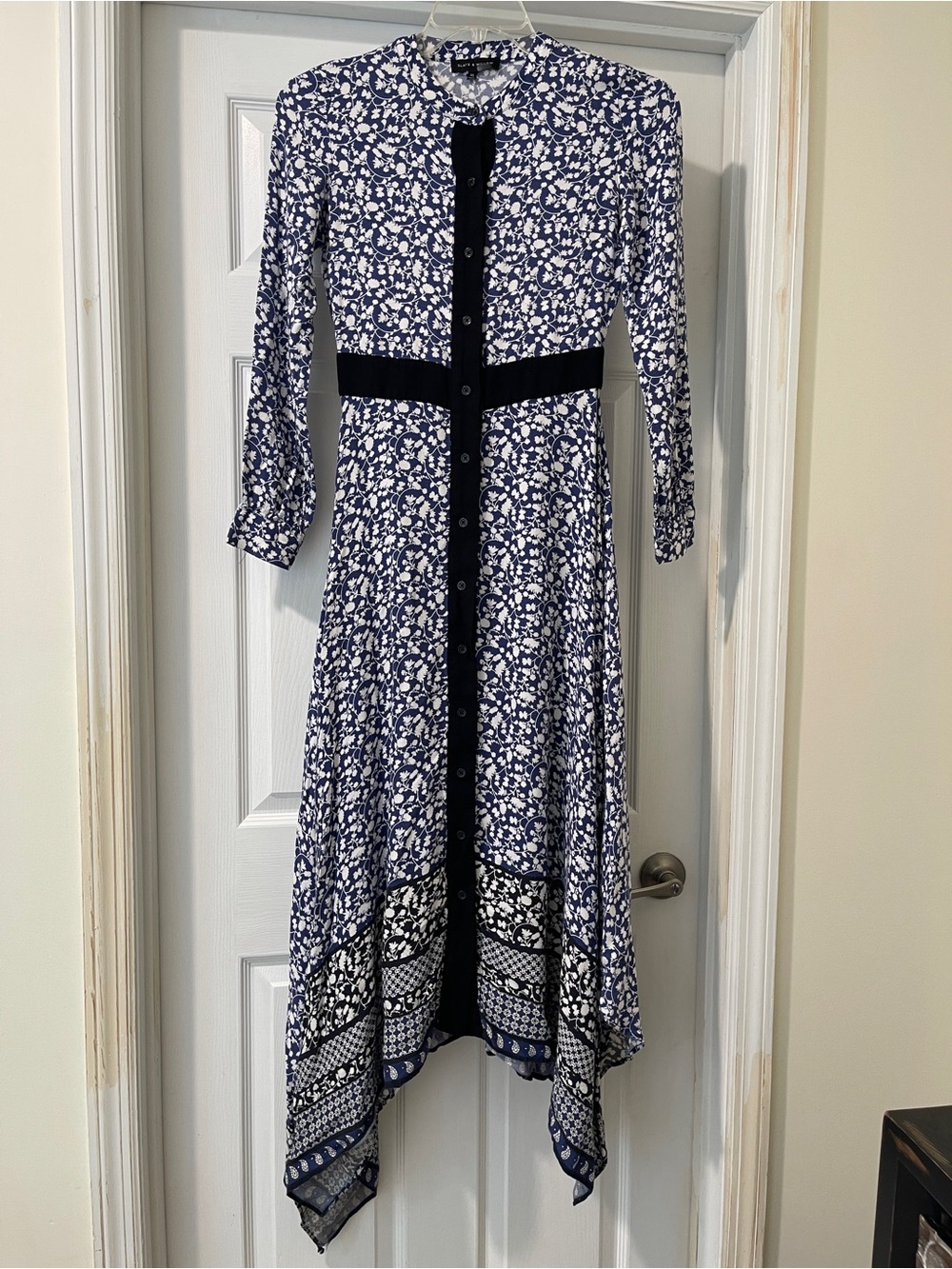 Slate & Willow Navy and White Floral Button-Front Dress, XS